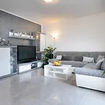 Nina Apartament