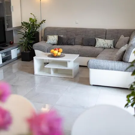 Nina Apartment