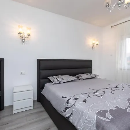 Apartment Nina