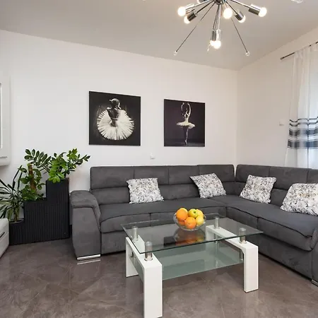 Apartment Nina *