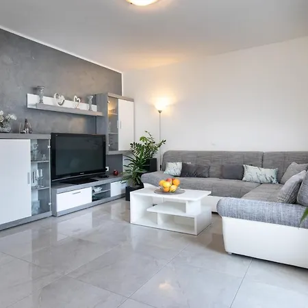 Nina Apartment