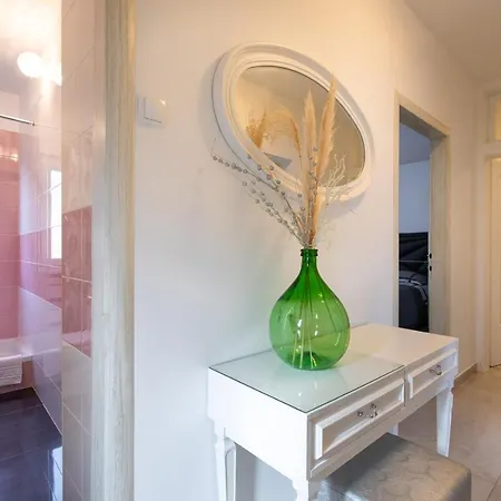 Nina Apartment *
